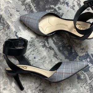 Sam Edelman pointed toe heels
